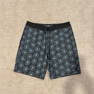 Salty Crew Men's Black and Blue Patterned Swim Shorts NWOT